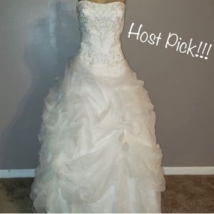 🥳 Host Pick 🥳 Gorgeous NWOT wedding dress